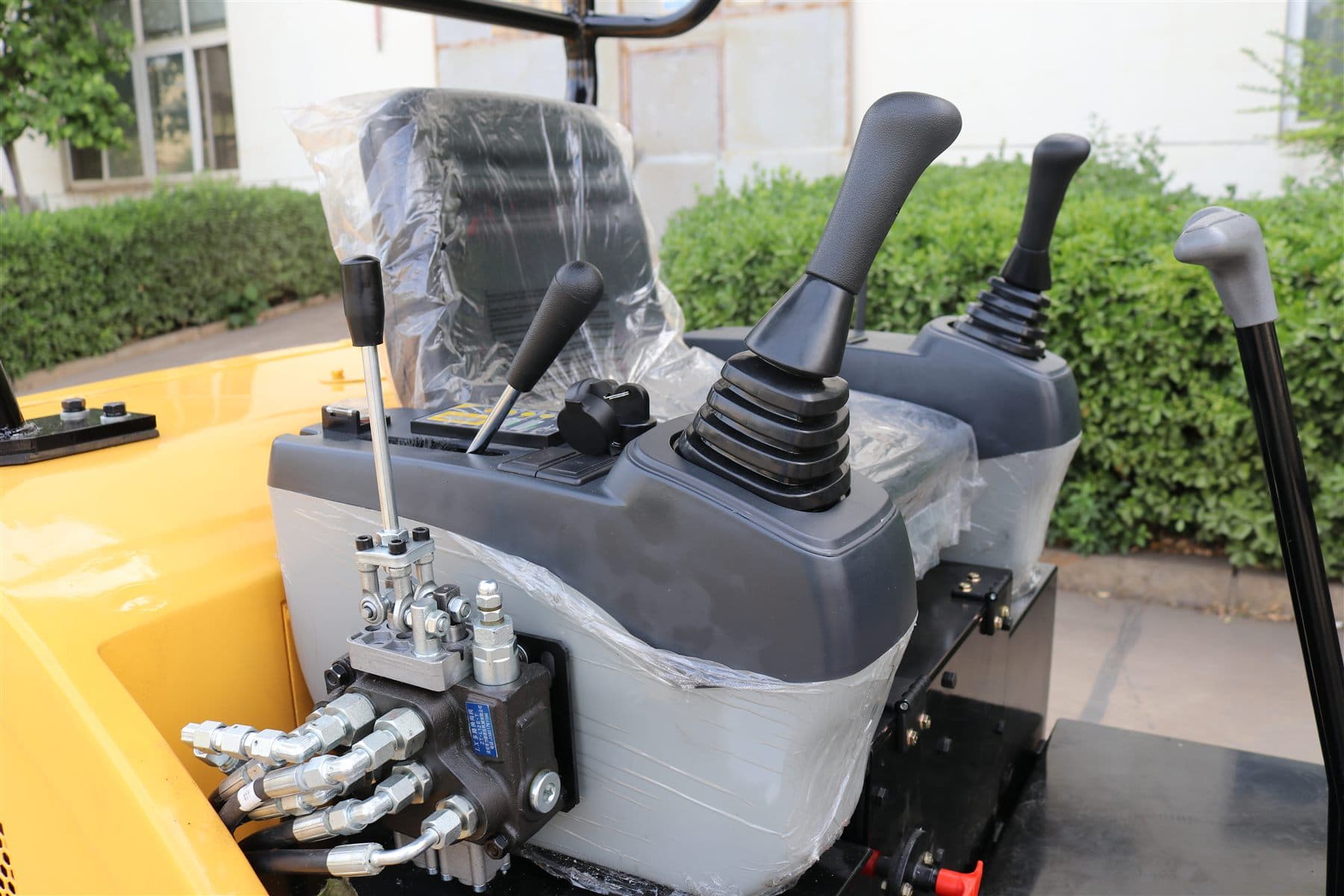 KV25 mini excavator product view