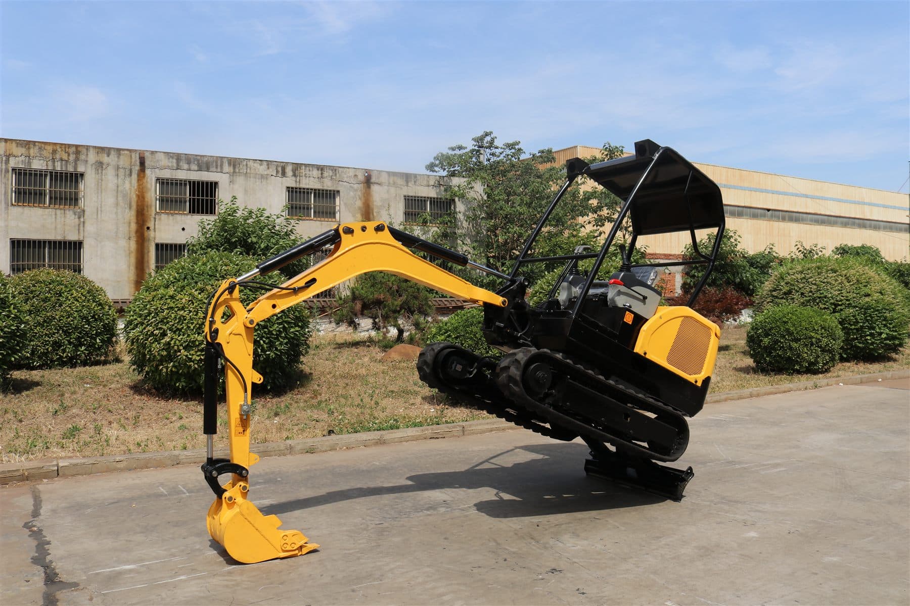 KV25 mini excavator side view for contractor and property work