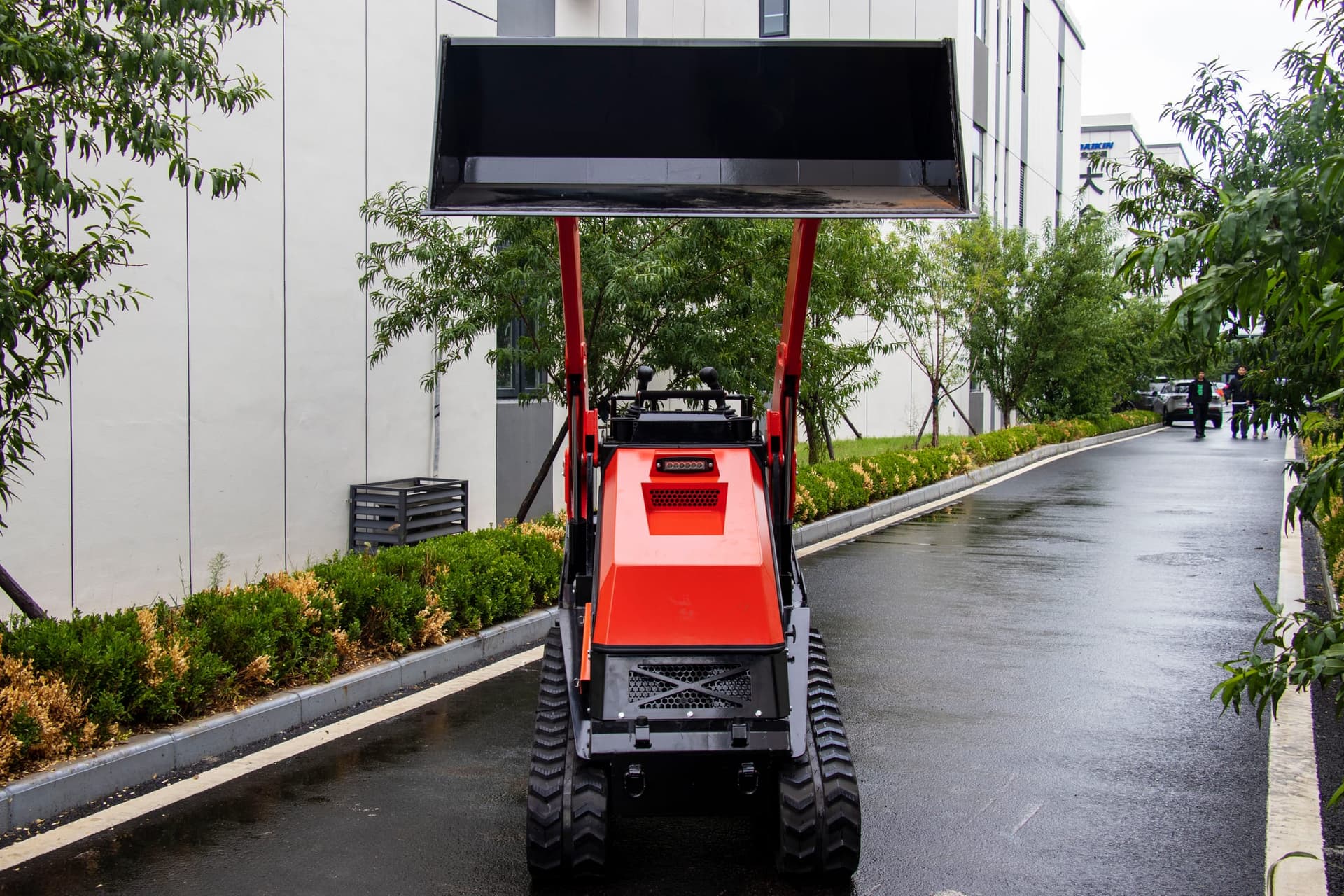 Tracked skid steer loader with raised bucket