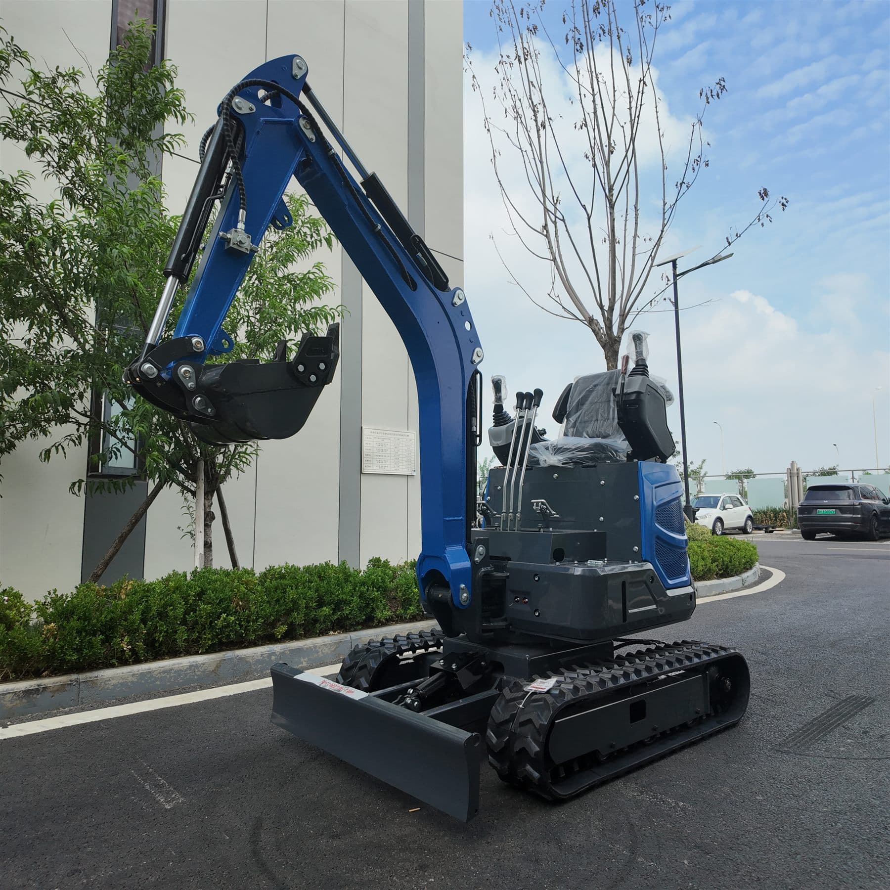 TC18 mini excavator for compact excavation work